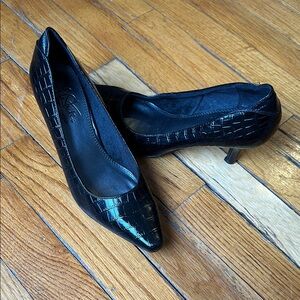 Elegant Black Croc-Embossed Heels
